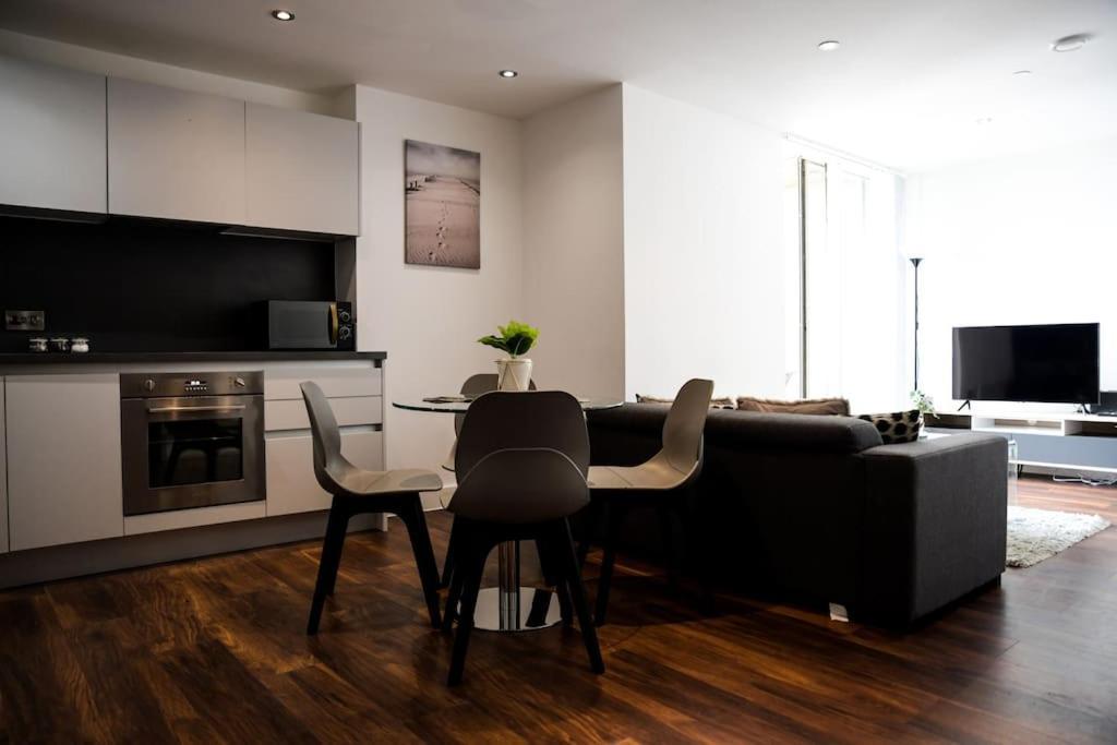 Modern 2 Bedroom Apartment - City Centre - Parking Manchester Ngoại thất bức ảnh